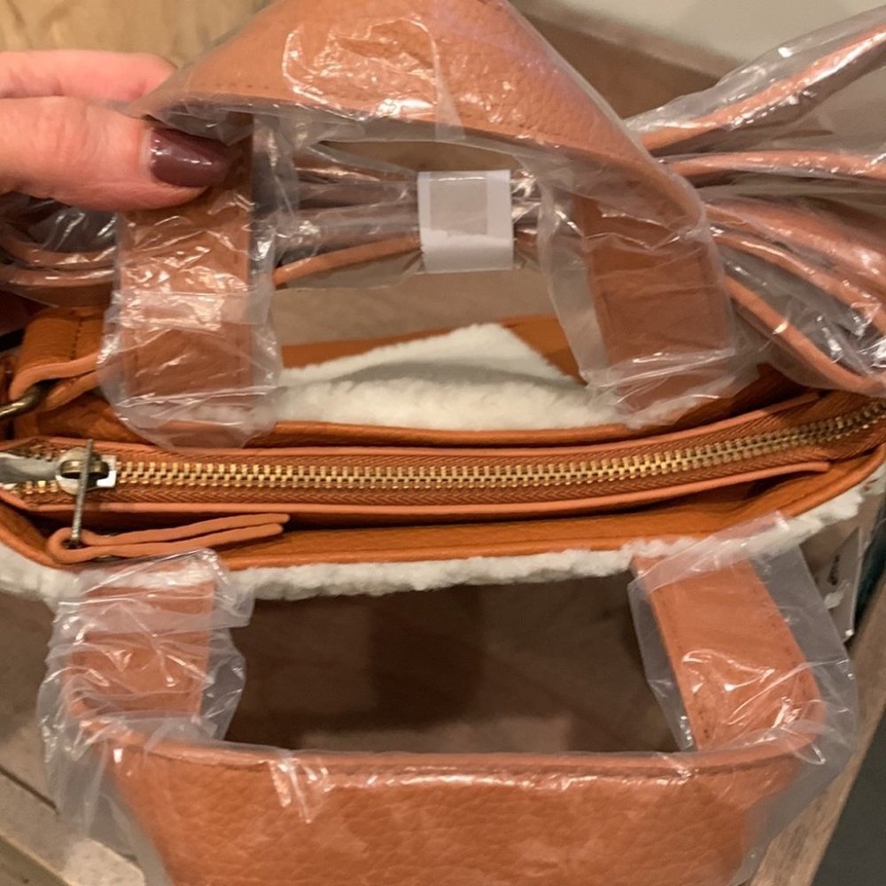 Roxy Mountain Reality Faux Fur Crossbody - Picture 6 of 7